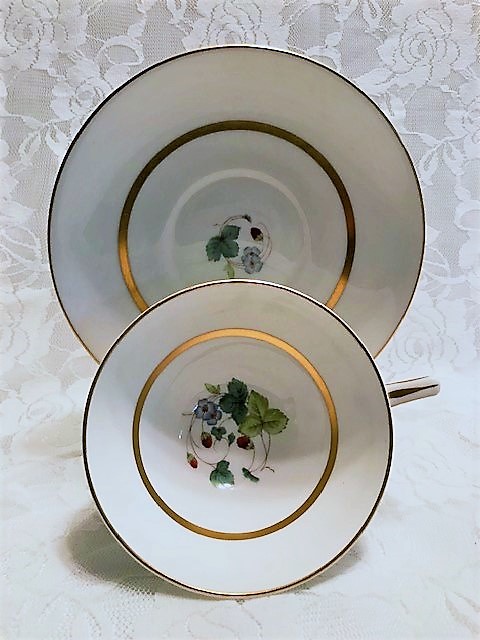 A vintage teacup in excellent condition