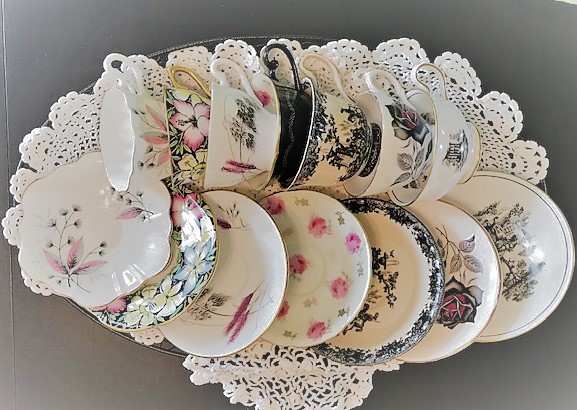 Vintage teacups in excellent condition