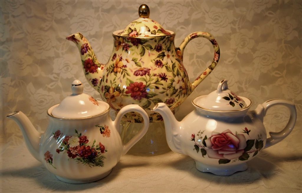 How to choose the best teapot - Beautiful floral Arthur Wood Teapot with 2 Small Arthur Wood Teapots