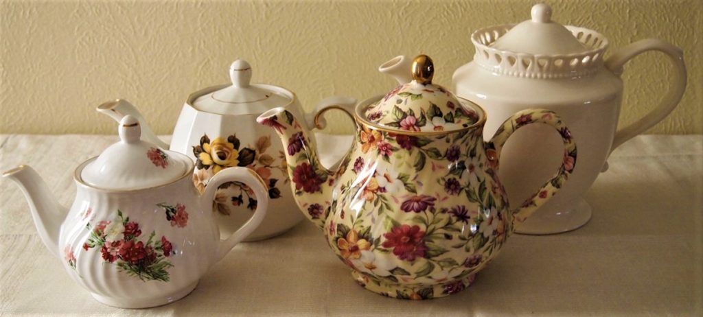 How to choose the best teapot - varying sizes of teapots.