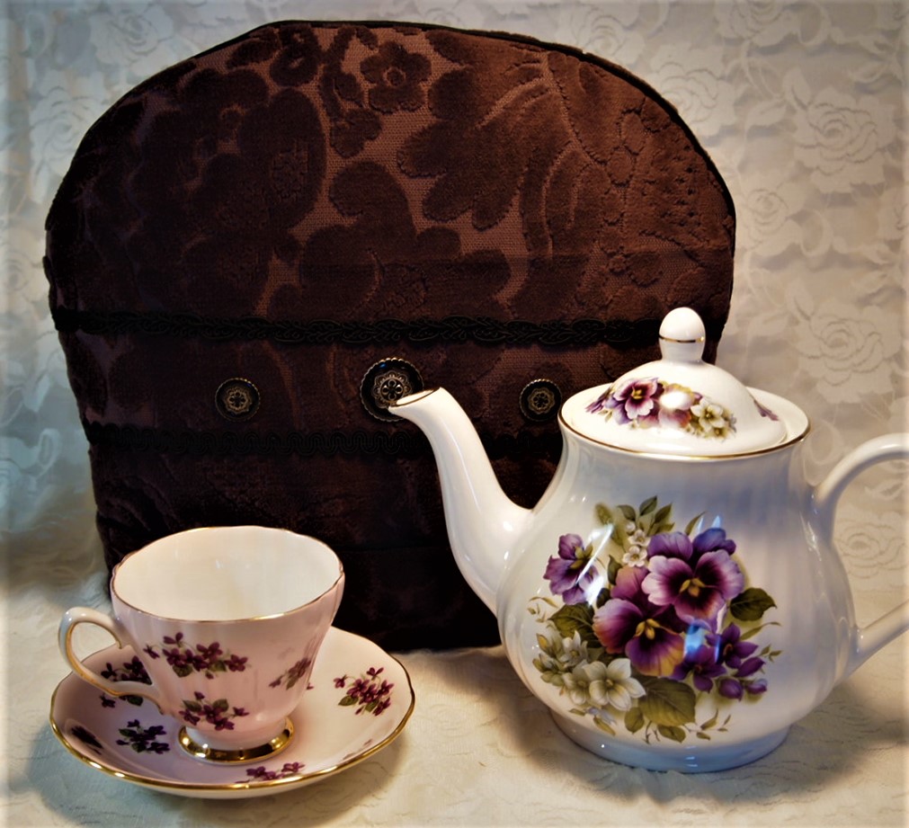Arthur Wood Violet Teapot with BiltonCottage Cozy and an English Cloclough Teacup.  How to choose the best teapot. 